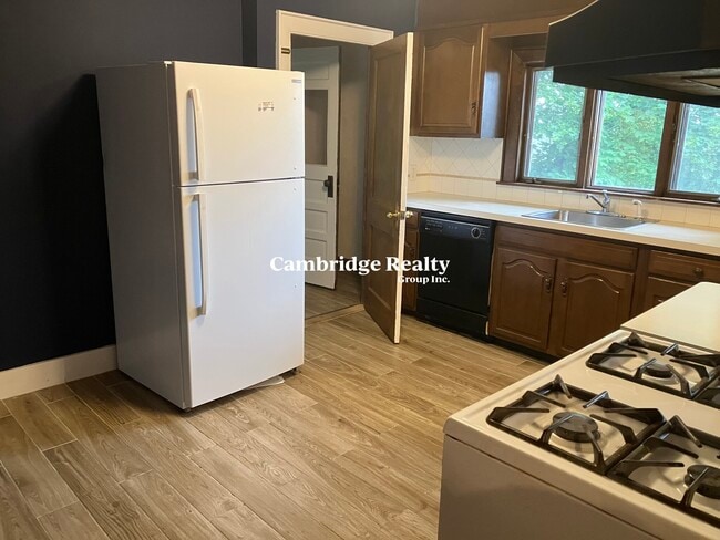 Building Photo - 93 Hillside Rd