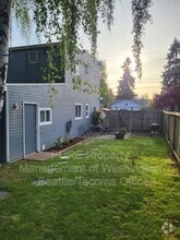 Building Photo - 802 9th St SW