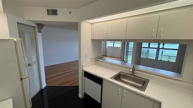 Foto del edificio - 13800 SW 5th Ct