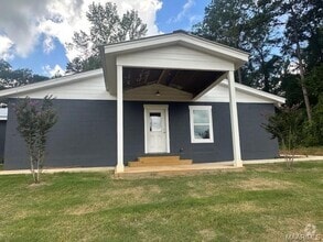 Building Photo - 2111 US-82