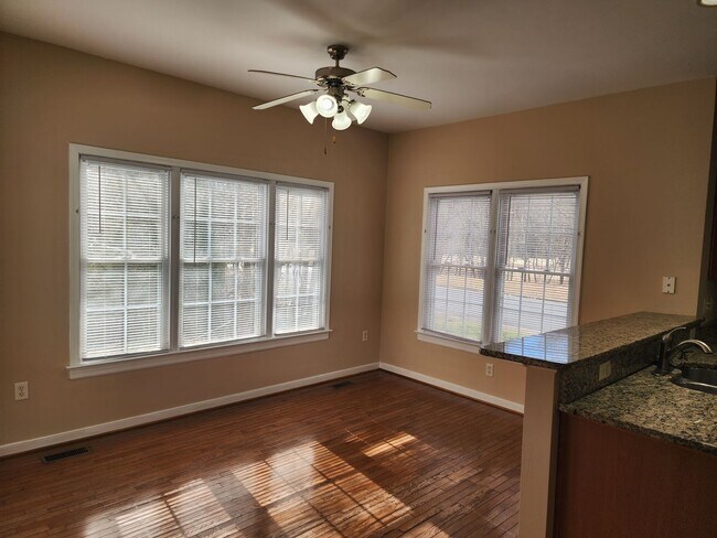 Foto del edificio - 2740 Parview Way