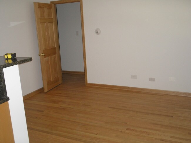 Foto del edificio - 313 Elgin Ave