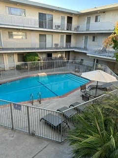 Pool and Community Courtyard - 14311 Addison St