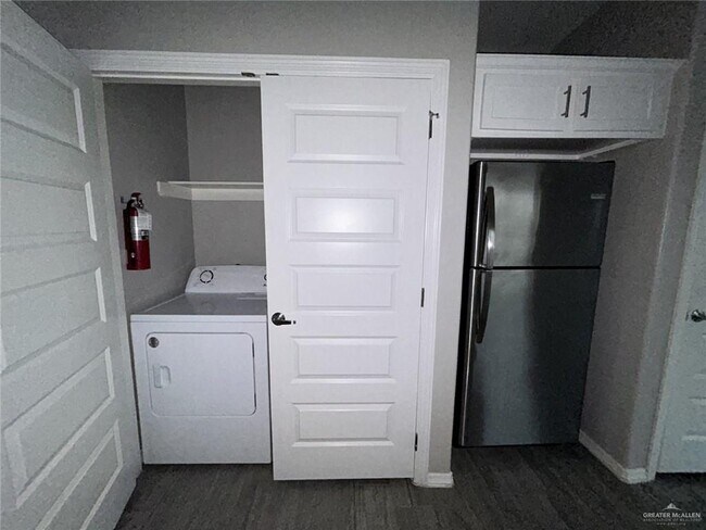 Building Photo - 13 Stauffers St