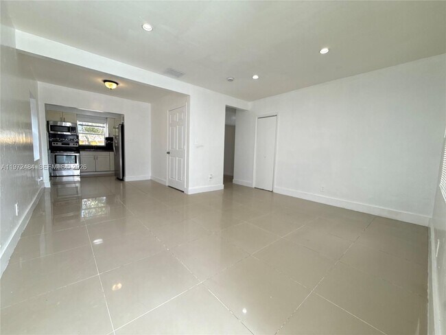 Building Photo - 911 NW 57th St