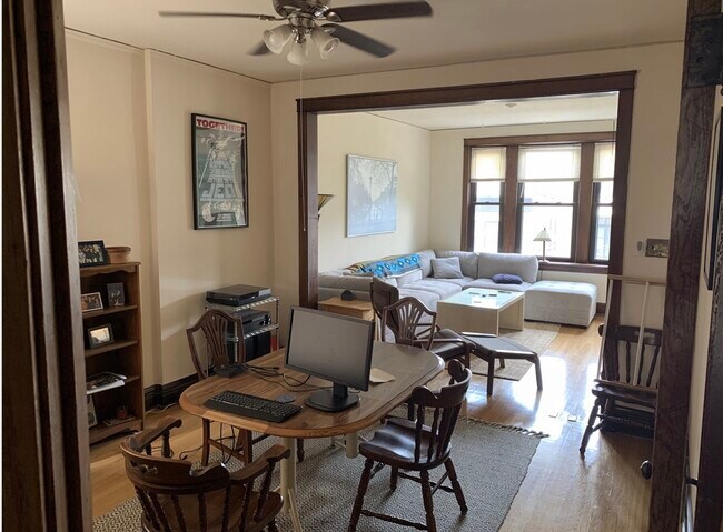 Foto del edificio - 1113 W Webster Ave