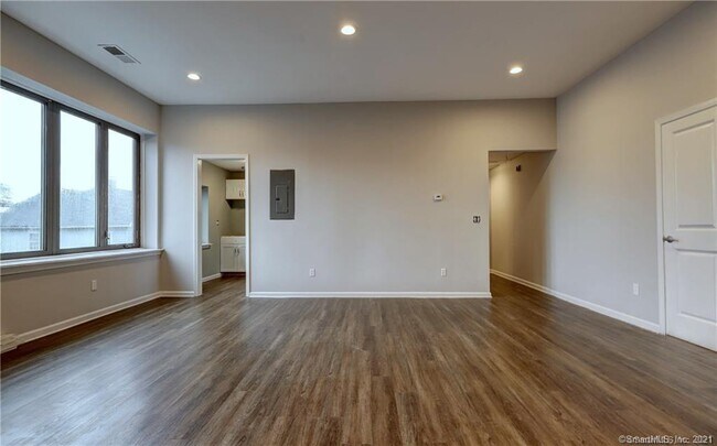 Building Photo - 91 Stowe Ave