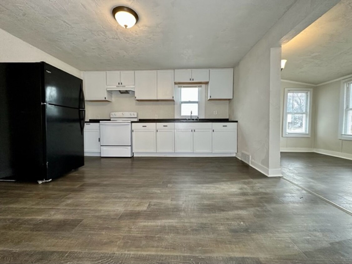 Foto principal - Charming 2 Bedroom 1 Bath Single Family Home!