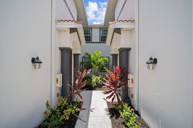 Building Photo - Stunning property, newer construction 3 sp...