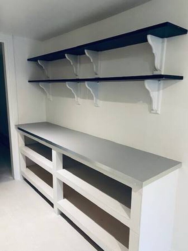 Building Photo - ONLY TO WORK  Studio in Potrero Hill. Gust...