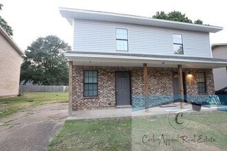 Building Photo - 607 Stratford Dr