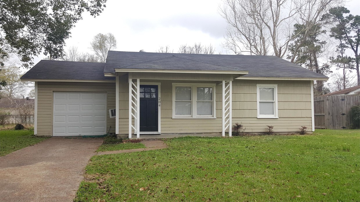 Primary Photo - 204 Camellia Ave