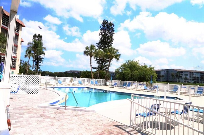 Foto del edificio - 4109 Lake Bayshore Dr