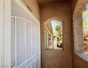 Building Photo - 3400 Cabana Dr
