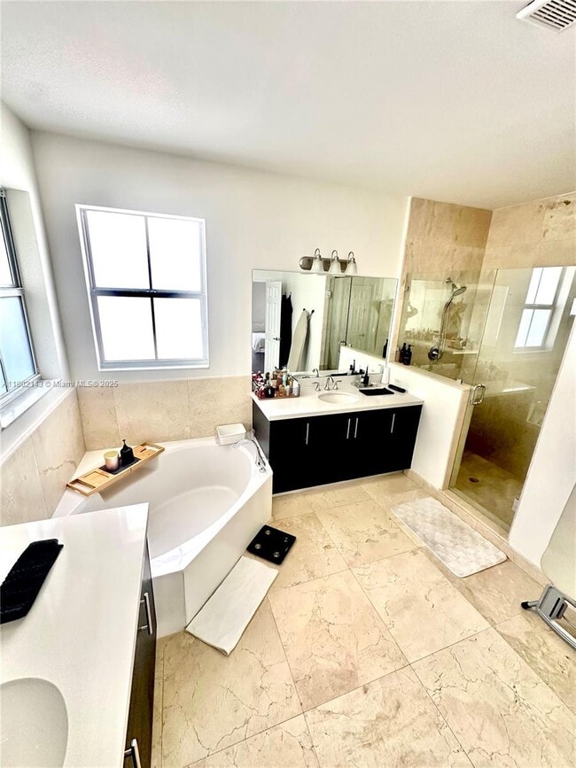 Foto del edificio - 10450 NW 69th Terrace