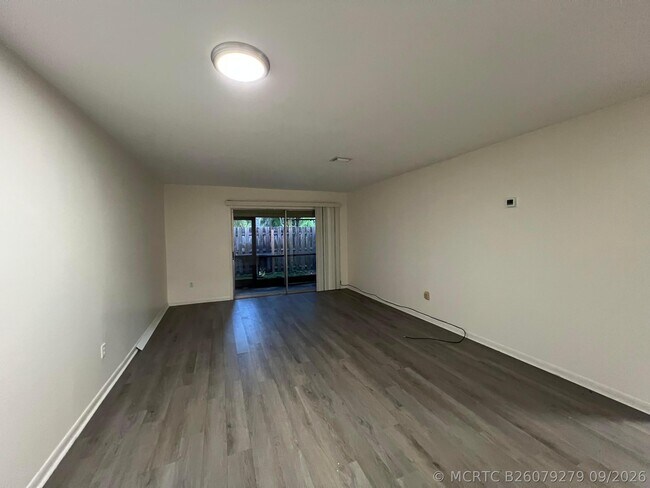 Foto del edificio - 17355 Bush Rd