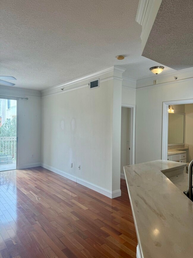 Building Photo - 3210 Myrtlewood Cir E