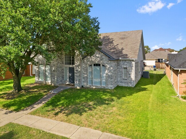 Foto del edificio - 2802 Briarbrook Ln