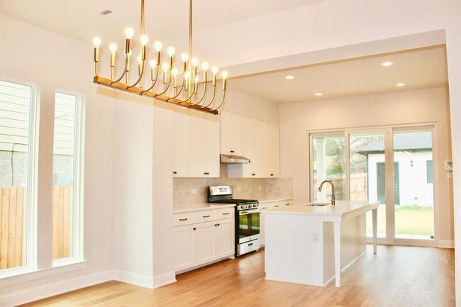 Foto del edificio - 3205 Forest Park Blvd