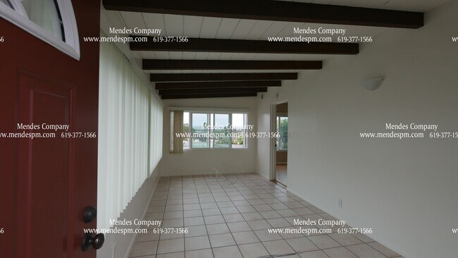 Building Photo - Cozy 2 bed / 1 bath Upstairs Unit With A L...