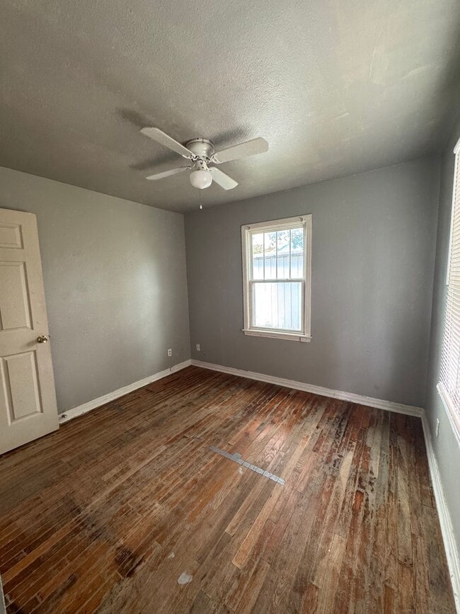 Building Photo - Ready to rent on 8/6/2025 2/1 separate dup...