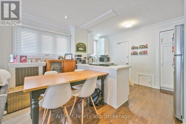 Photo du bâtiment - 63 Burnaby Blvd