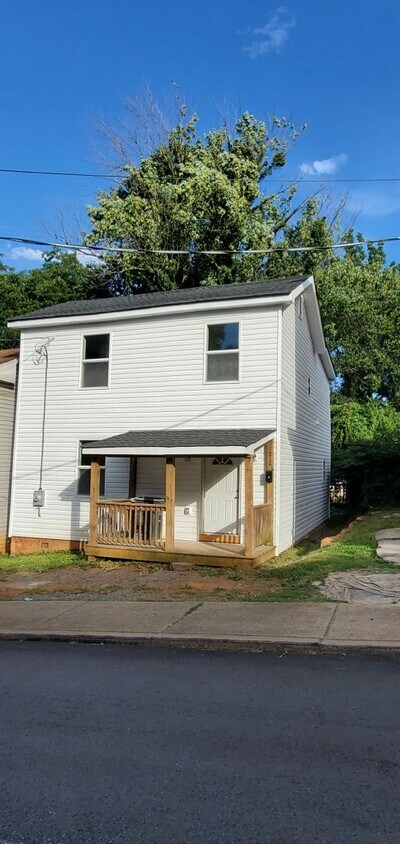 Primary Photo - 1212 8th St