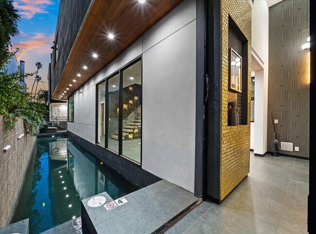 Foto del edificio - 840 California Ave
