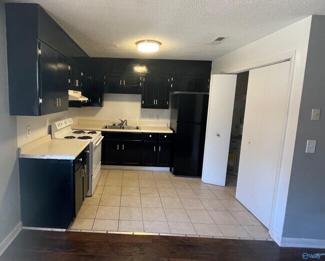 Foto del edificio - 4514 Bonnell Dr NW
