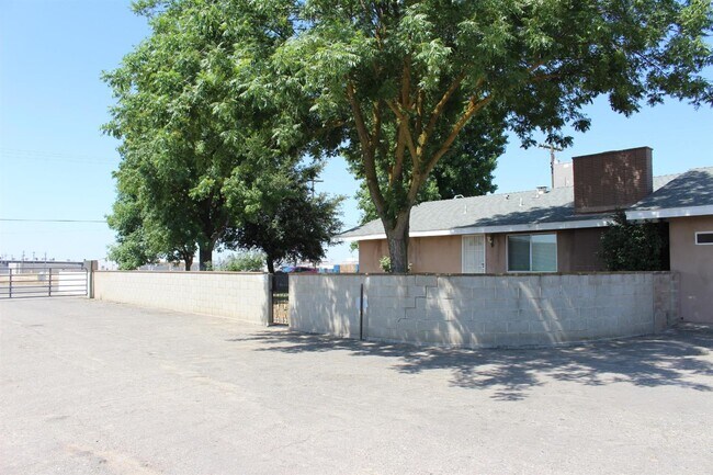 Building Photo - 11250 E American Ave