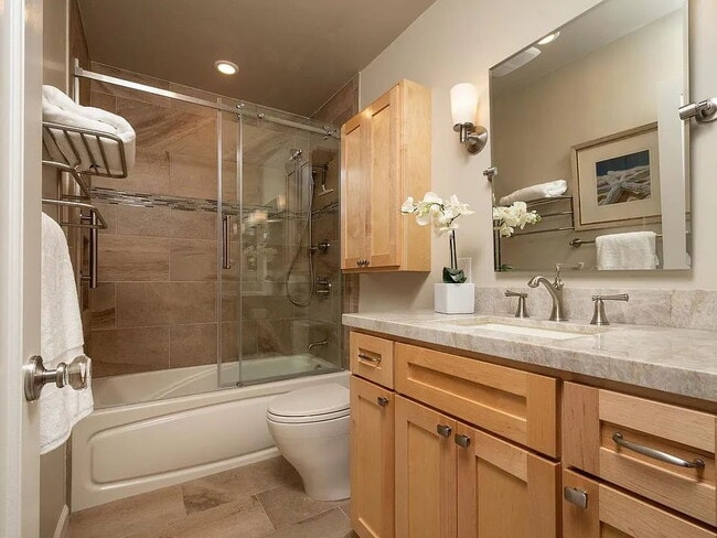 Building Photo - 1-Bedroom Gem in Redwood City – Your Perfect Retreat Awaits!"