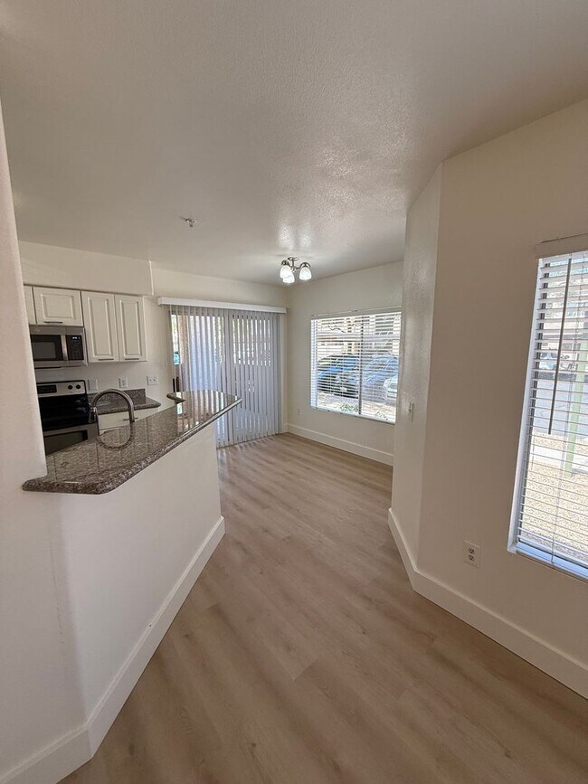 Foto del edificio - 2 Bedroom 2 Bathroom Condo- Downtown Gilbert
