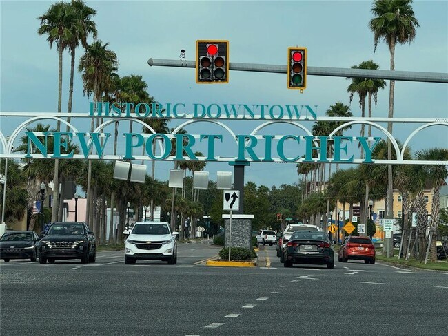 Foto del edificio - 5111 Royal Palms Wy