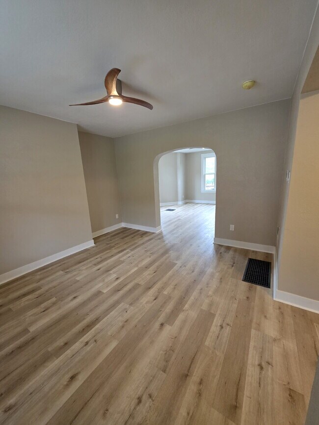 Building Photo - "Spacious 4-Bedroom Gem in Homestead – 2090 Sq Ft of Comfort!"