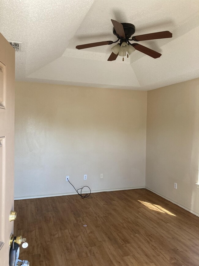 Building Photo - 542 Amigos Ln