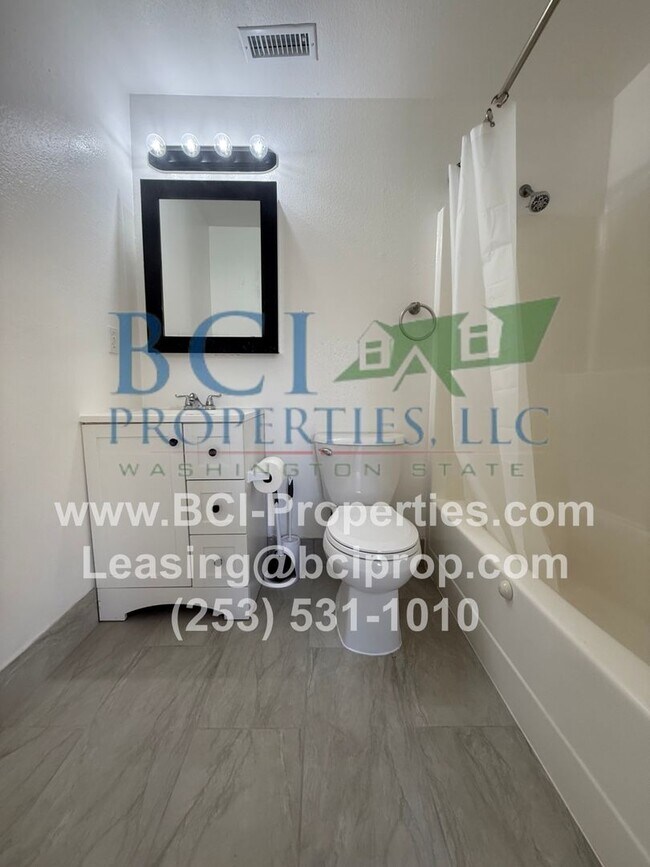 Foto del edificio - Beautiful 2 Bedroom House Available for im...