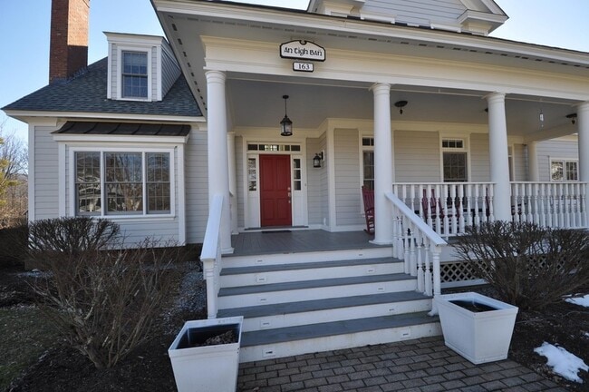 Foto del edificio - 163 Taconic Rd