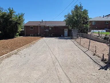 Foto del edificio - 5211 Julian St