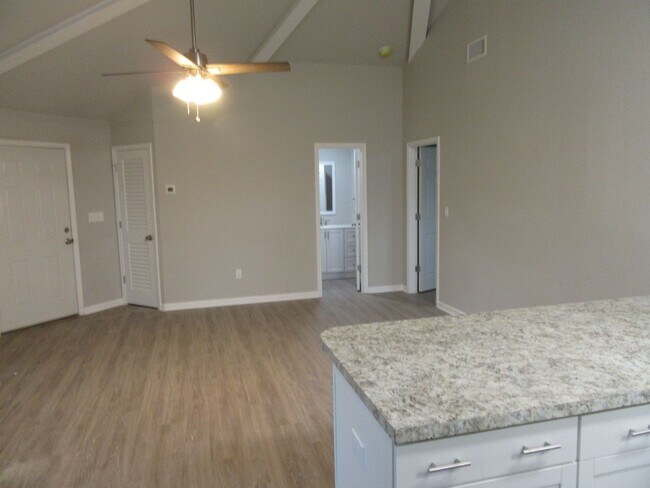 Foto del edificio - 1304 Grace Ave
