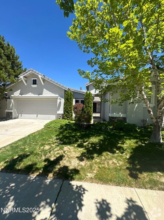 Building Photo - 3084 10 Mile Dr