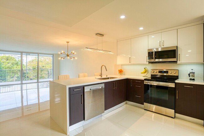 Building Photo - 535 Oaks Dr