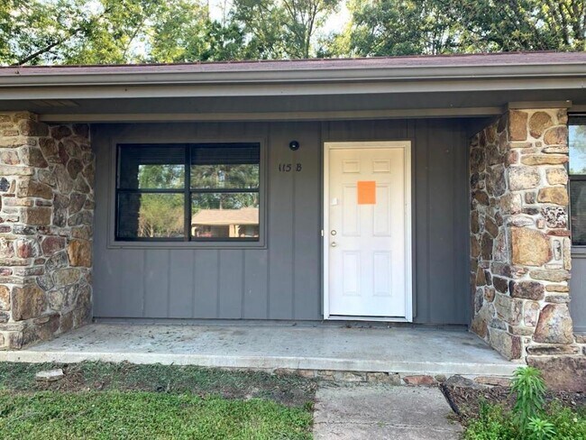 Building Photo - 115 N Park St