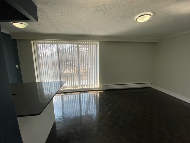 Photo du bâtiment - MIMICO WATERFRONT PARK, UNIQUE RENOVATED ART DECO BUILDING BY AWARD WINNING DESIGNER