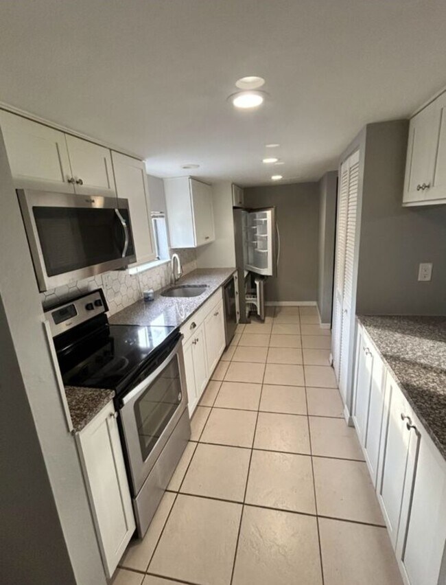 Foto del edificio - 8626 Cattail Dr