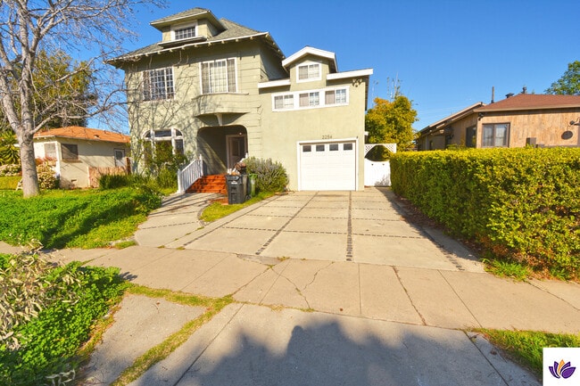 Building Photo - 2254 Wellesley Ave
