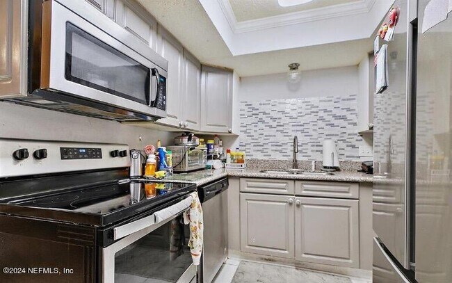 Building Photo - 6561 Mission Ct