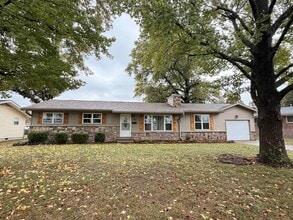 Building Photo - 740 E 33rd St