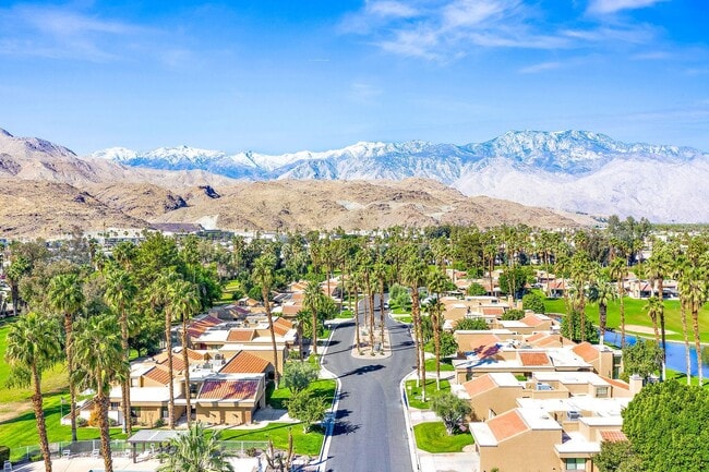 Building Photo - Spacious Two Bedroom Condo in Gated Commun...