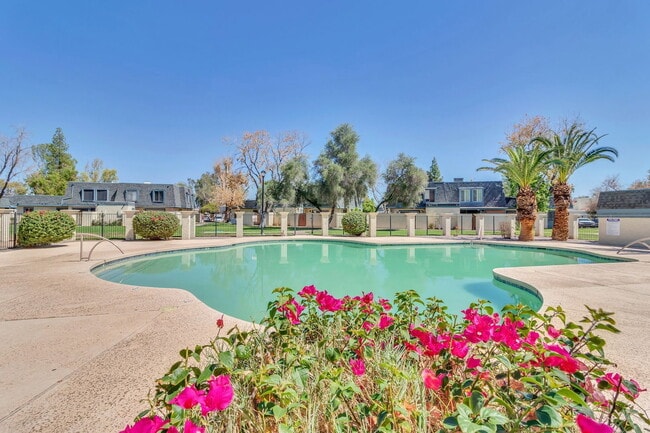 Photo - 8022 N 32nd Dr Townhome