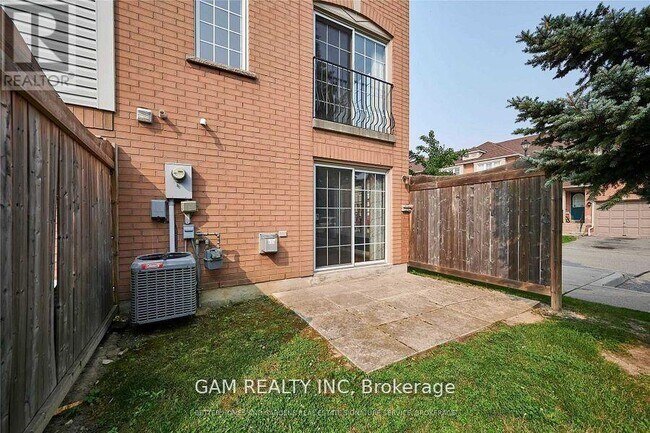 Photo du bâtiment - 5030 Heatherleigh Ave